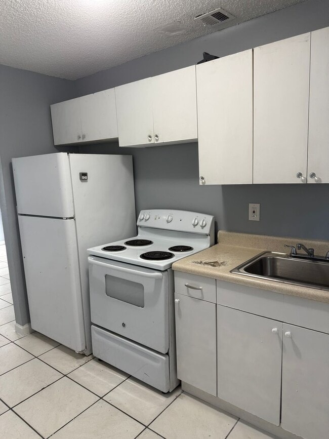 Building Photo - JEP9151176 LLC