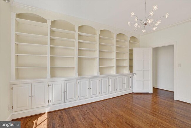 Building Photo - 5553 Little Falls Rd