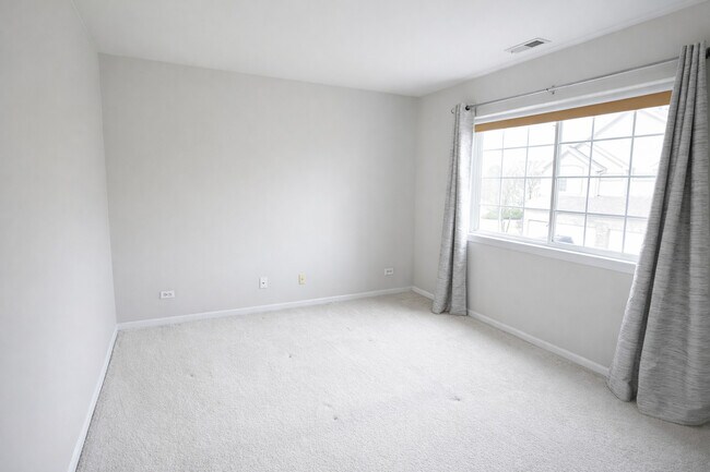 Building Photo - 1051 Park Hill Cir