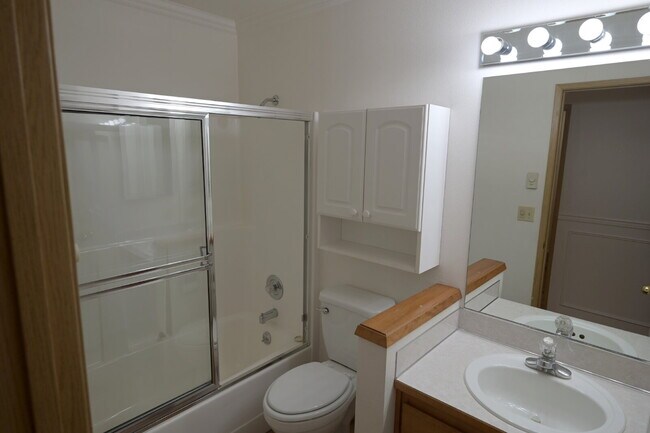 Building Photo - 1+ bed 2 bath home on a quiet cul-de-sac