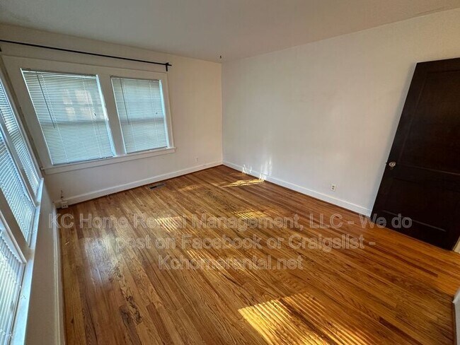 Building Photo - 207 W 51 Terrace