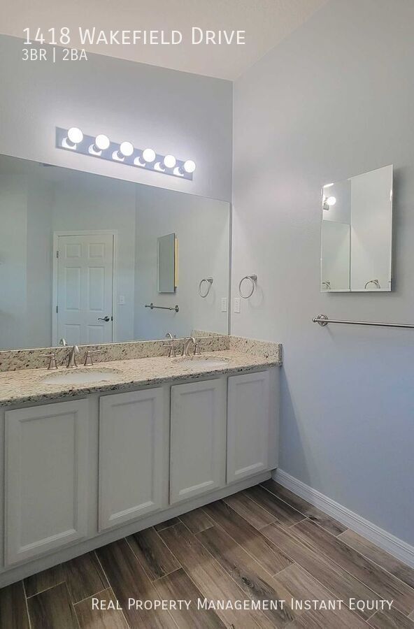 Building Photo - 1418 Wakefield Dr