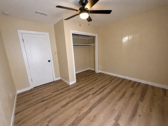 Building Photo - 2132 W 84th Pl