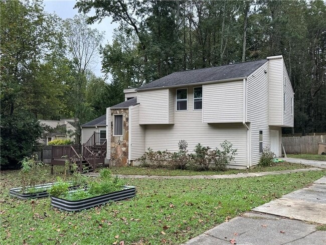 Building Photo - 2400 Salem Dr