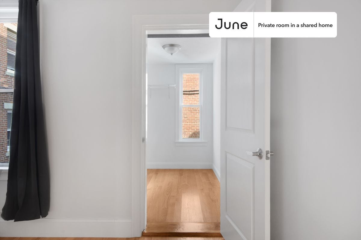 Building Photo - Room in Shared 5 bed/2 bath home