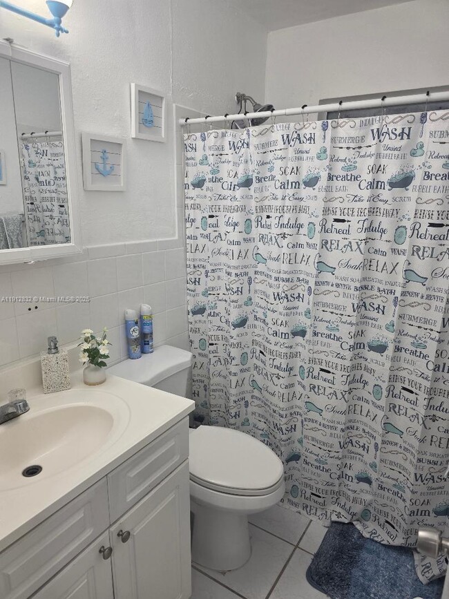 Building Photo - 340 W 19th St