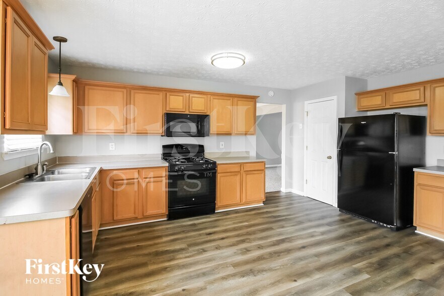 Building Photo - 15 Dairyland Dr