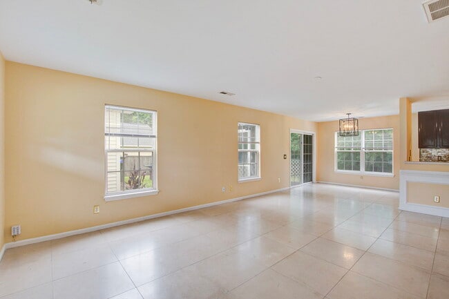 Building Photo - 202 Seneca River Dr