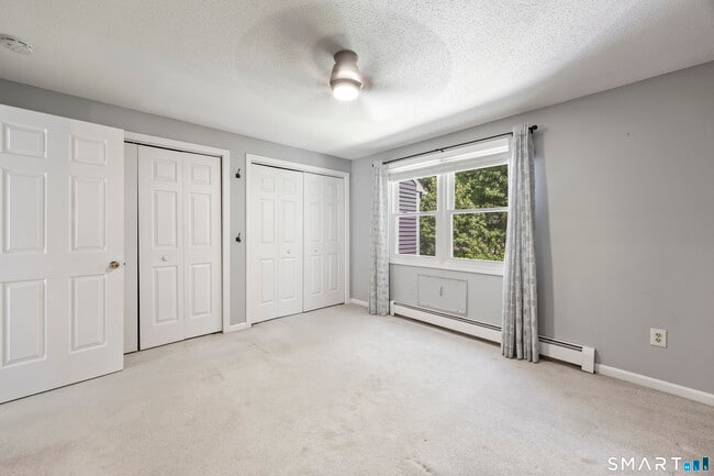 Building Photo - 135 Fairway Dr