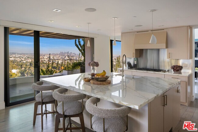 Building Photo - 8080 Laurel View Dr