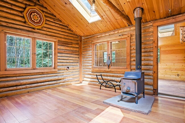 Building Photo - 2299 S Beaver Creek Rd