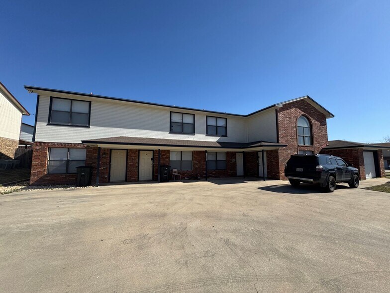 Primary Photo - 1203 Monroe Loop