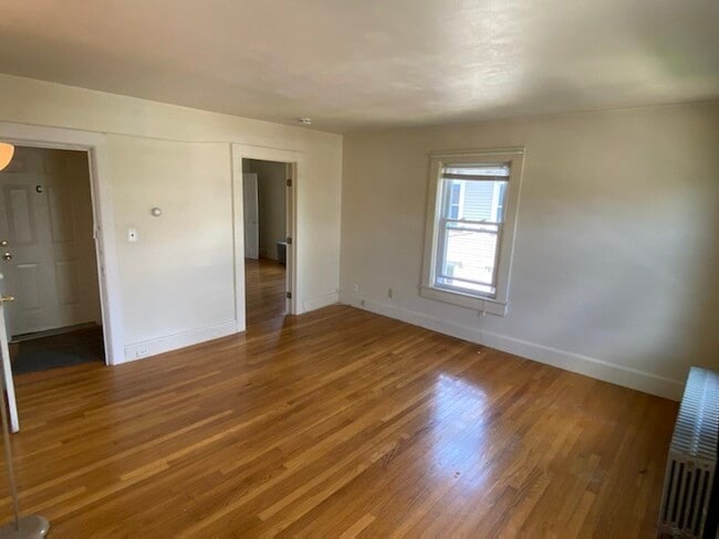 Building Photo - 114 King St