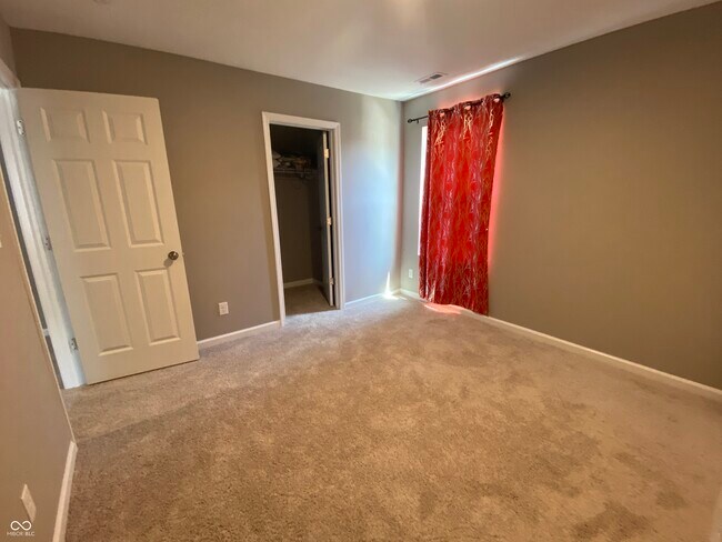 Building Photo - 5668 Grosbeak Dr