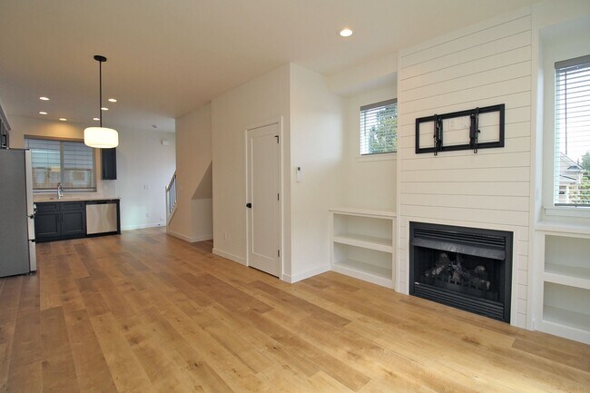 Building Photo - 5725 S Kelly Ave