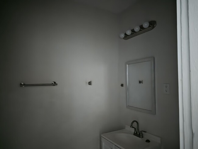 Building Photo - 3333 Farmville Rd