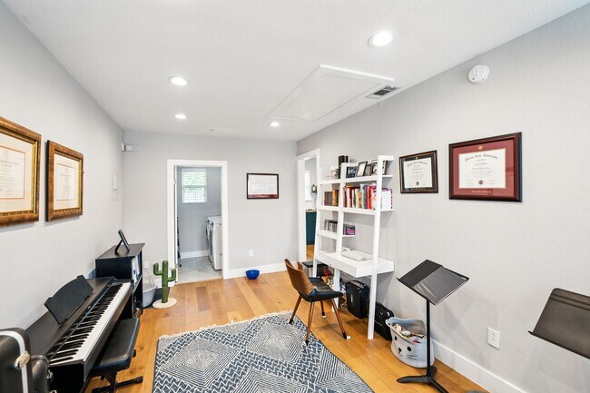 Building Photo - 6501 Hickman Ave