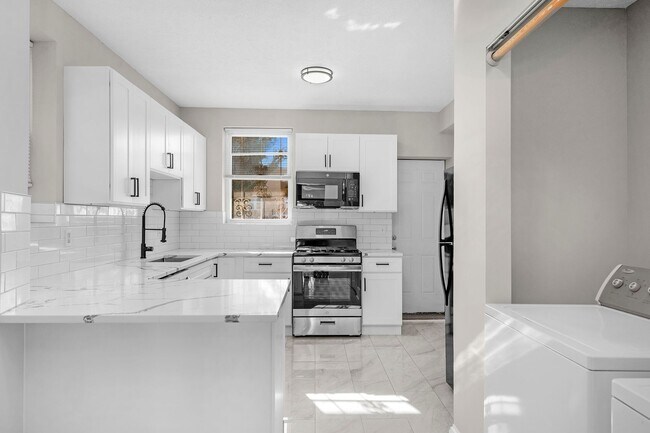 Building Photo - Charming 3-Bedroom with High Ceilings & Modern Updates