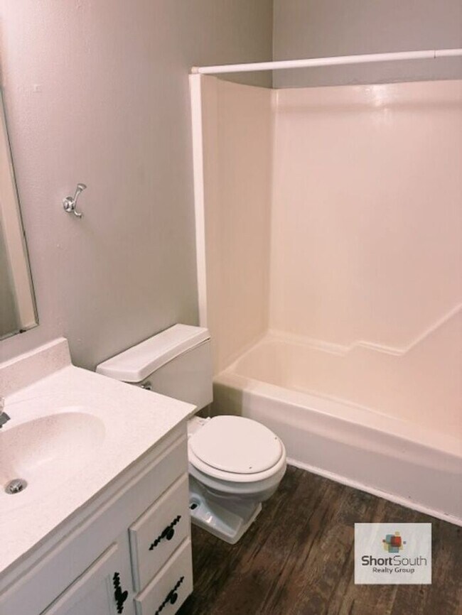 Building Photo - Updated 2 bed 1 bath apartment with covered detached garage