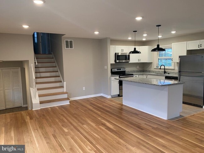 Building Photo - 6810 Fern Ln
