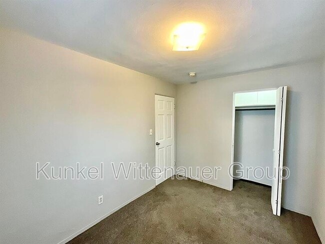 Building Photo - 1 Hickory Ct