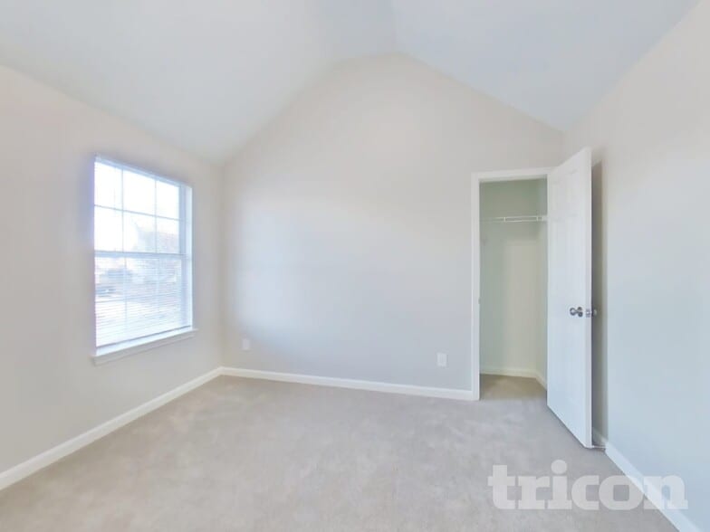 Building Photo - 350 Creekview Blvd