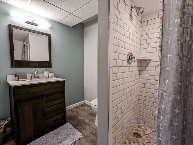 Building Photo - 600 Woodside Rd