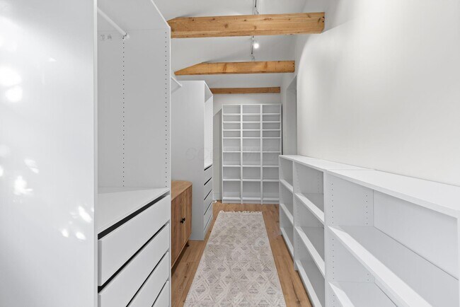 Building Photo - 439 Thurman Ave