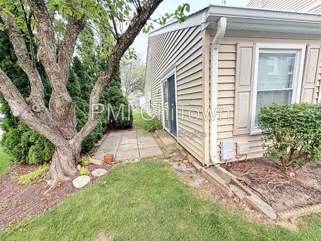 Building Photo - 440 Lear Ct