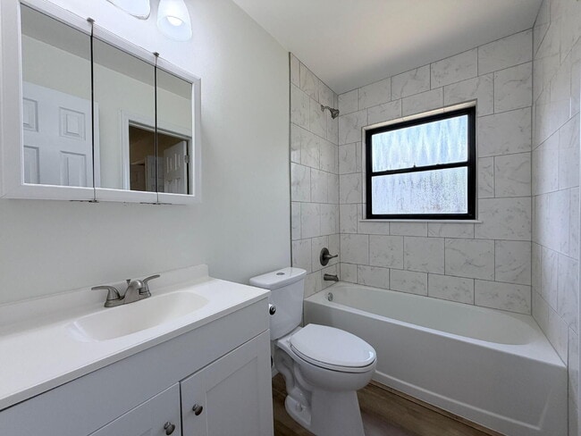 Building Photo - Available Now | Move-In Ready Rental in SE Ocala/Silversprings Shores