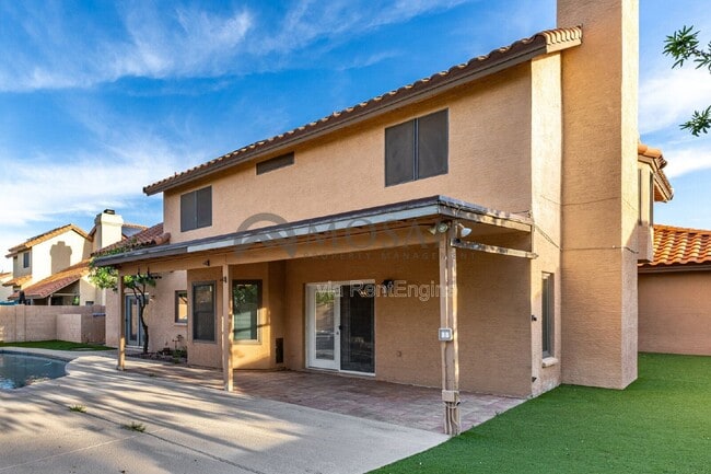 Building Photo - 634 E Century Ave