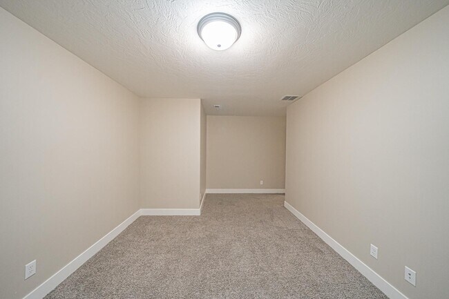 Building Photo - 2896 Blackwood