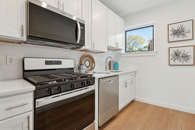 Building Photo - Welcome to the Oswalds Place Apartments!