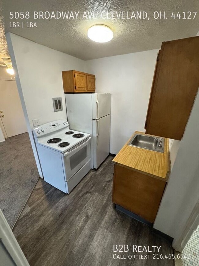 Building Photo - 5058 Broadway Ave