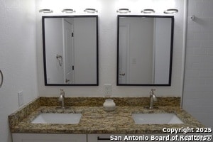 Building Photo - 812 Uvalde St