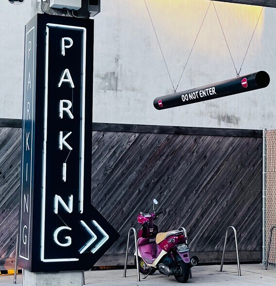 Building Photo - 405 W Drew St