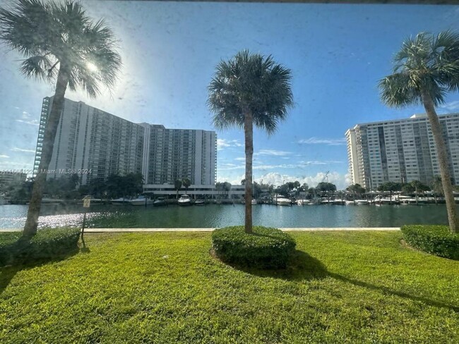 Building Photo - 1 bedroom in Sunny Isles Beach FL 33160