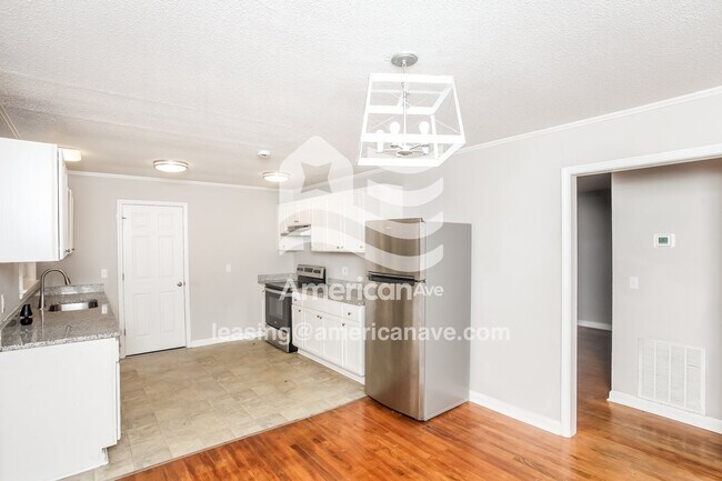 Building Photo - 1605 Edgemore Rd