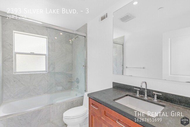 Building Photo - Spacious Silver Lake Townhome | Multi-Leve...