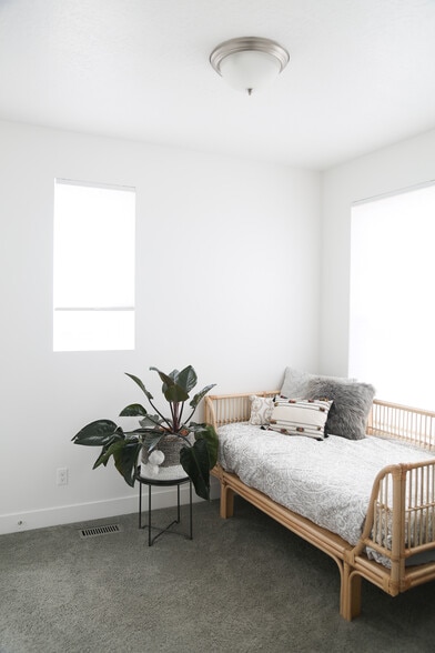 Room 1 - 11108 S Owen Ridge Way