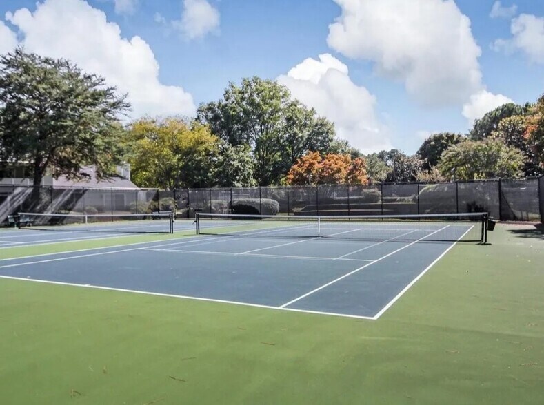 Tennis/Pickleball courts - 72 Sutton Pl