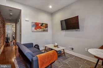 Building Photo - 30 Hanover Pl NW