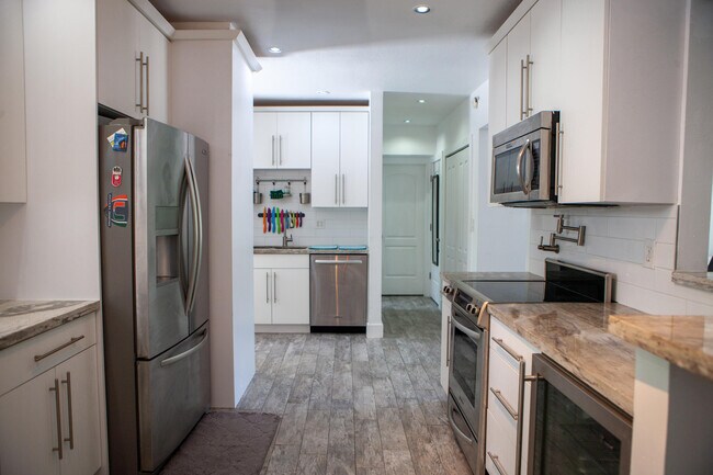 Building Photo - 5967 SW 58th Terrace