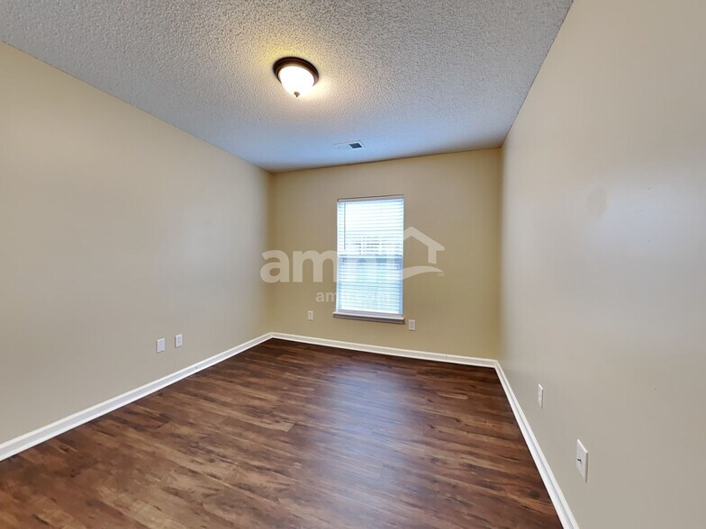 Building Photo - 304 S Port Dr