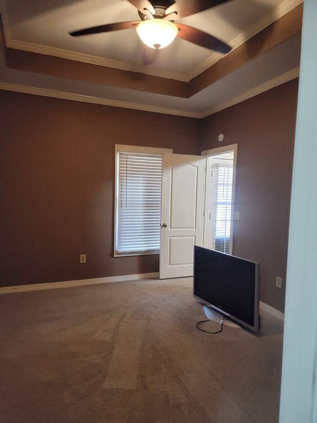 Building Photo - 121 N Brighton Dr