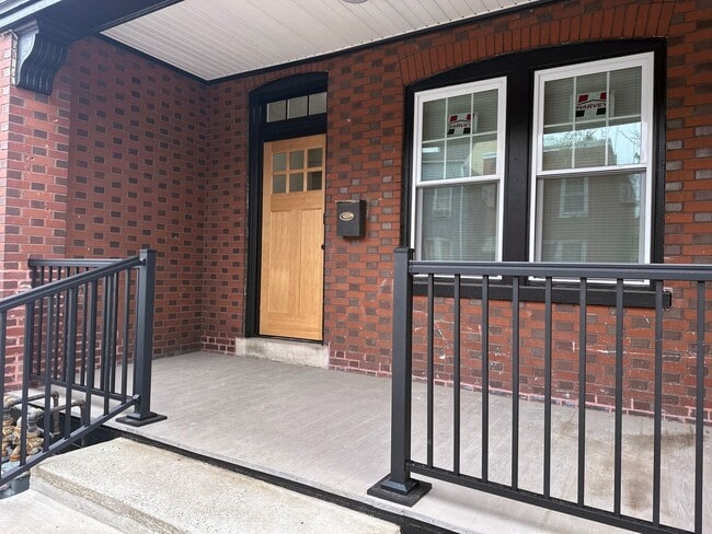 Primary Photo - 528 Manor St