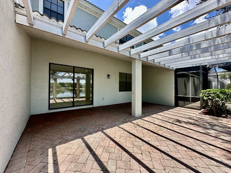 Building Photo - 15031 Summit Pl Cir