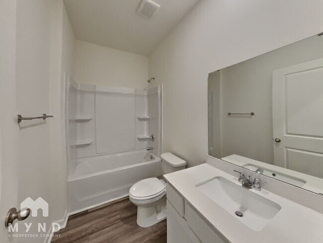 Building Photo - 1128 Centerview Dr