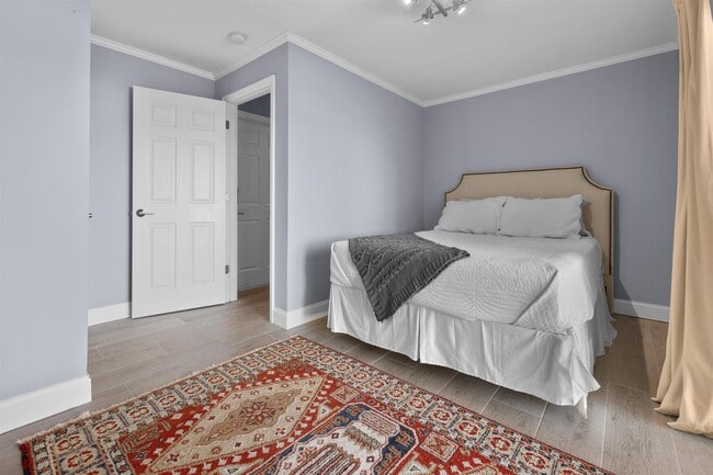 Building Photo - 909 S Ponce De Leon Blvd