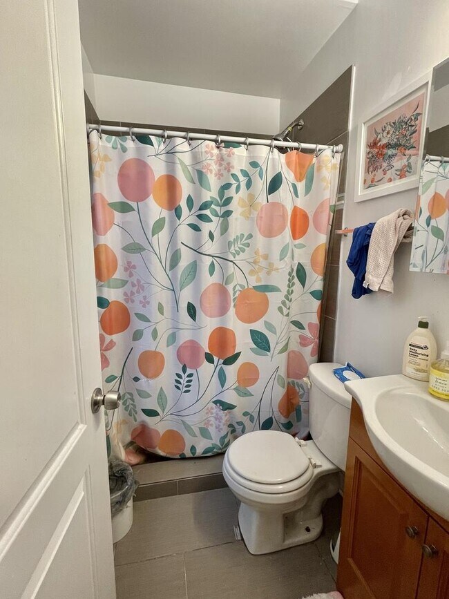 Building Photo - 3 bedroom in Chicago IL 60613